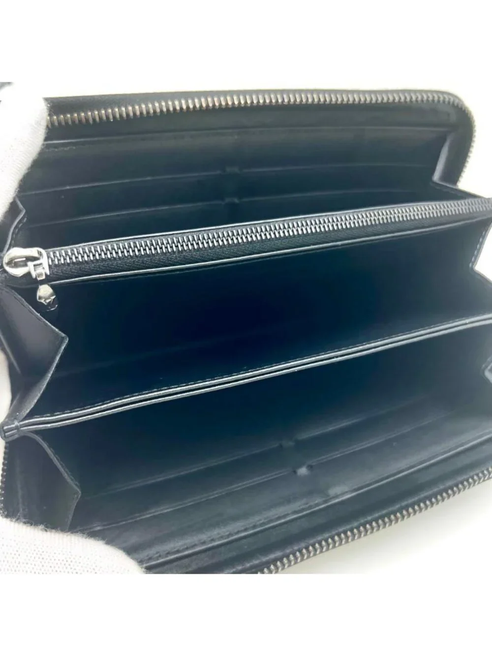 Louis Vuitton slot our materials